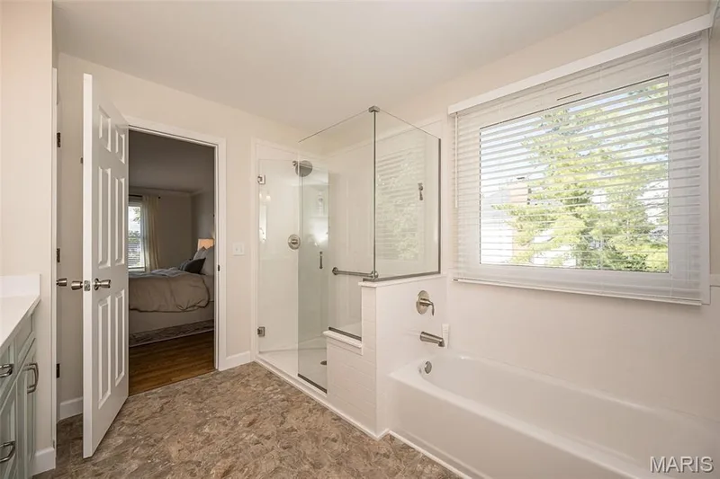 15706 Heathercroft Drive, Chesterfield, MO 63017 — listing photo 37 of 53