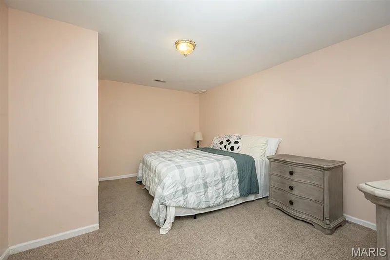 Lower level sleeping room — 15706 Heathercroft Drive, Chesterfield, MO 63017