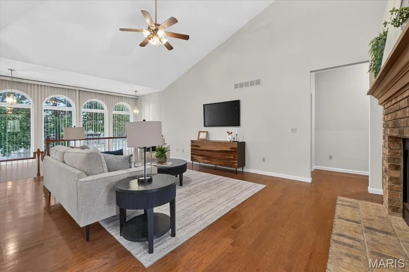 1487 Crooked Stick Drive, O'Fallon, MO 63366 — listing photo 3 of 44
