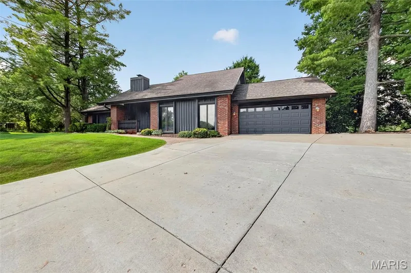 1028 Monfort Court, Lake St. Louis, MO 63367 — listing photo 3 of 51