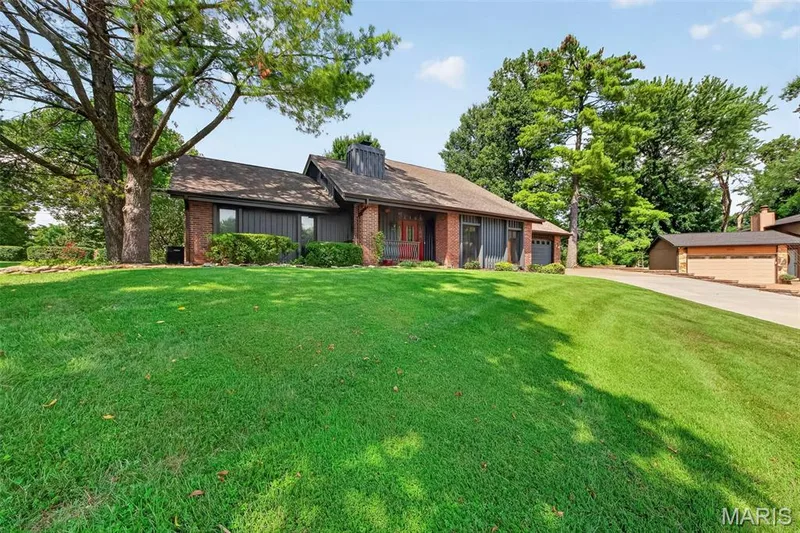 1028 Monfort Court, Lake St. Louis, MO 63367 — listing photo 4 of 51