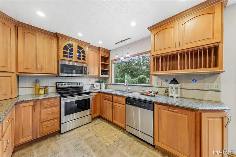 Beautiful custom kitchen with solid wood cabinets, solid wood millwork, stainless appliances and granite countertops. — 1028 Monfort Court, Lake St. Louis, MO 63367
