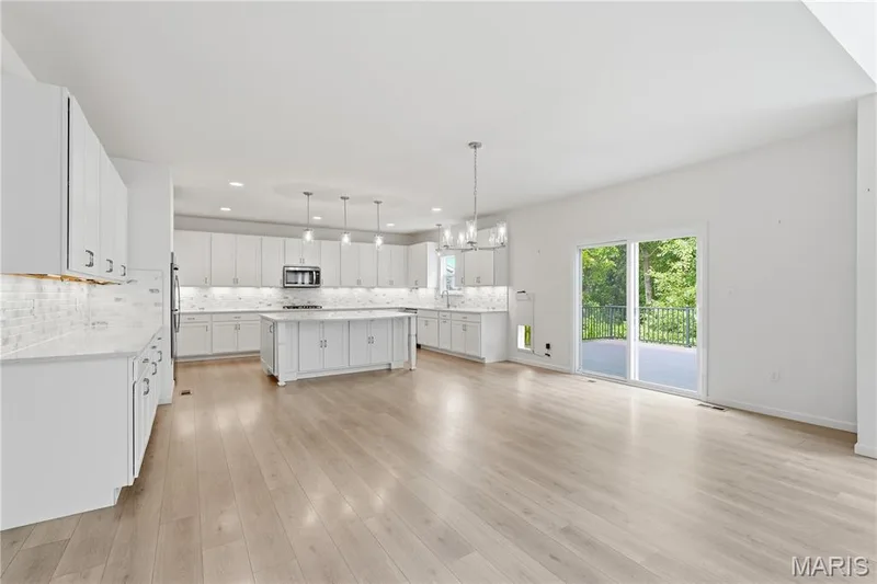 Large breakfast room which opens to the kitchen and has access to the large deck. — 1278 Harvester Drive, Chesterfield, MO 63005
