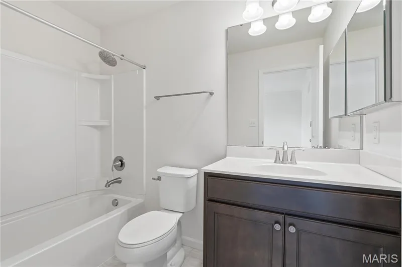 Ensuite bath off of bedroom — 1278 Harvester Drive, Chesterfield, MO 63005