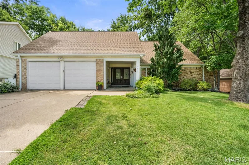 2045 Country Field Drive, Chesterfield, MO 63017 — listing photo 1 of 43