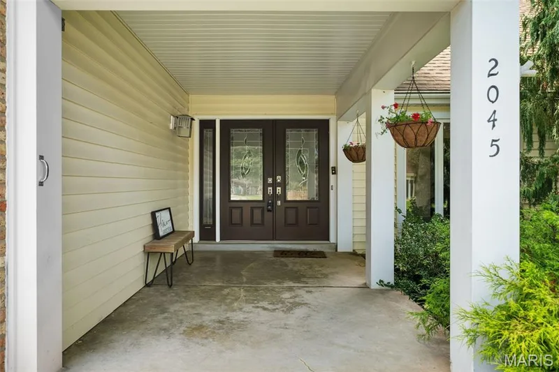 2045 Country Field Drive, Chesterfield, MO 63017 — listing photo 3 of 43