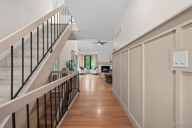 2045 Country Field Drive, Chesterfield, MO 63017 — listing photo 5 of 43