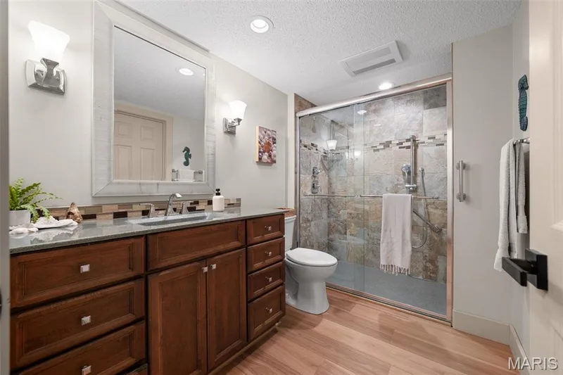 2045 Country Field Drive, Chesterfield, MO 63017 — listing photo 20 of 43