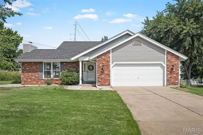 1 Oak Valley Drive, St Peters, MO — listing photo 1