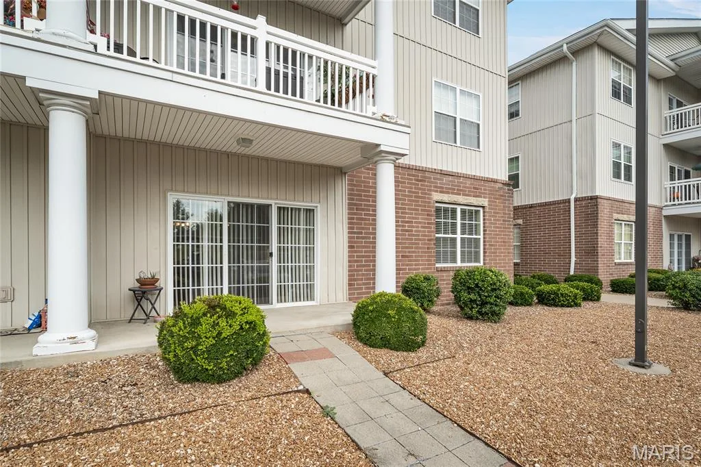 1505 S Old Highway 94 #203, St Charles, MO 63303 — listing photo 1 of 35