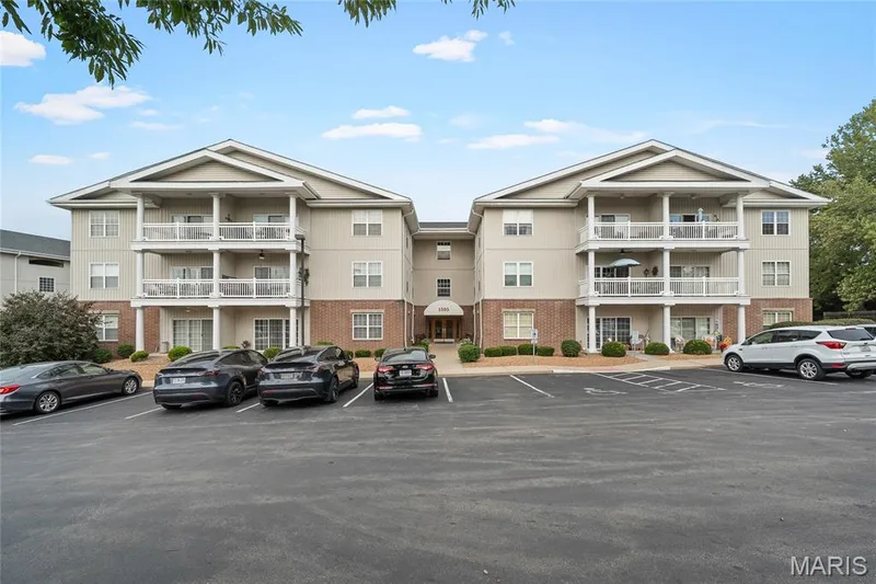 1505 S Old Highway 94 #203, St Charles, MO 63303 — listing photo 3 of 35