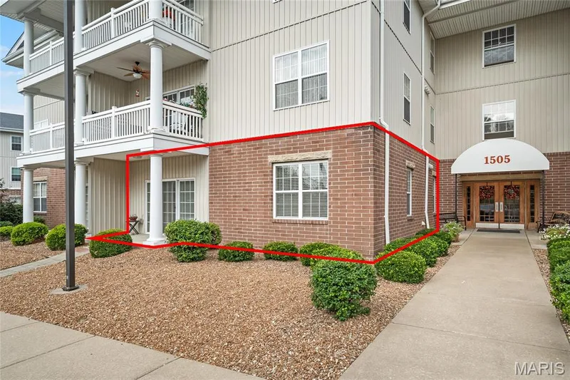 1505 S Old Highway 94 #203, St Charles, MO 63303 — listing photo 6 of 35