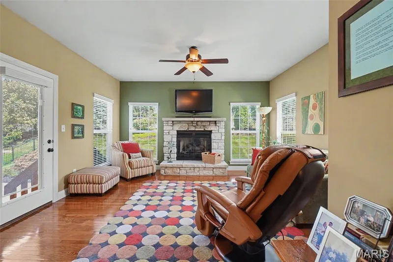1157 Hollow Valley Court, St Charles, MO 63304 — listing photo 13 of 27