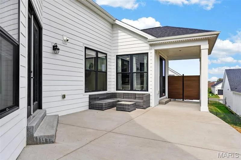 Private courtyard off great room — 155 Haven Ridge Court, Dardenne Prairie, MO 63368