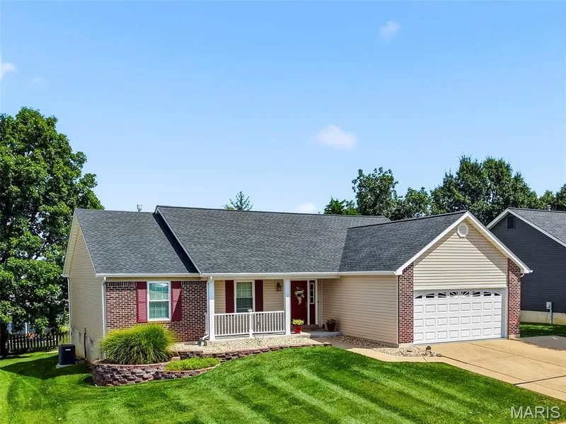 215 Old Chesapeake Drive, Wentzville, MO 63385 — listing photo 2 of 49