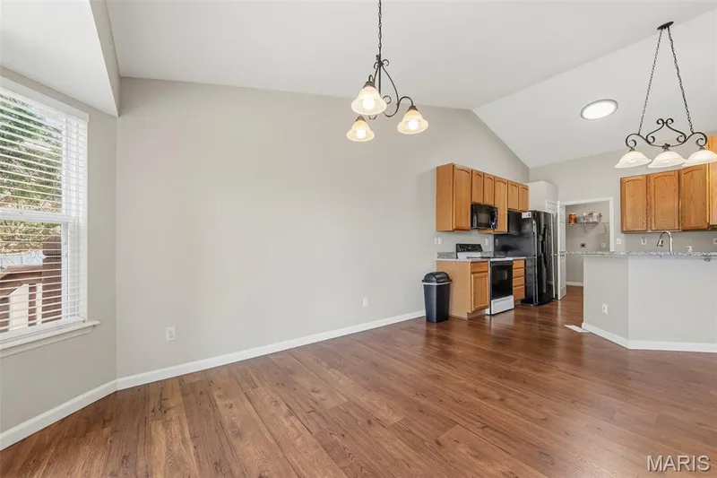 215 Old Chesapeake Drive, Wentzville, MO 63385 — listing photo 11 of 49