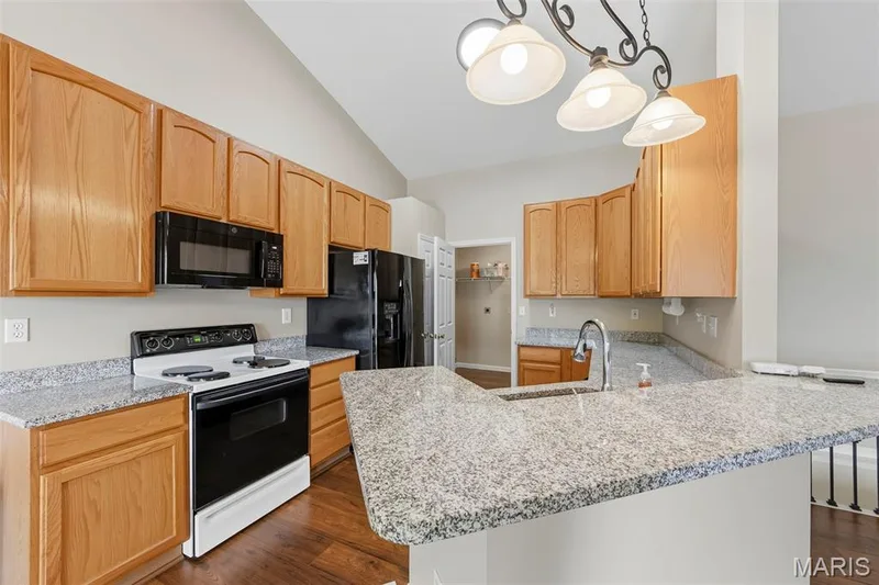 215 Old Chesapeake Drive, Wentzville, MO 63385 — listing photo 14 of 49