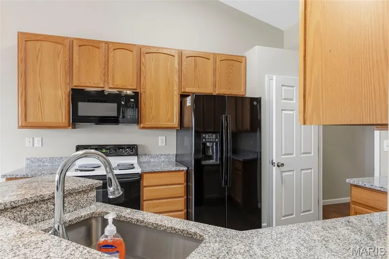 215 Old Chesapeake Drive, Wentzville, MO 63385 — listing photo 15 of 49
