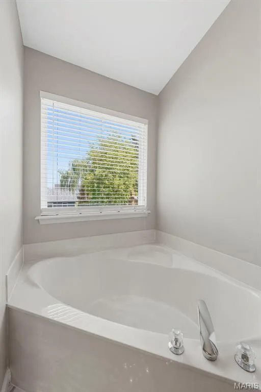 215 Old Chesapeake Drive, Wentzville, MO 63385 — listing photo 25 of 49