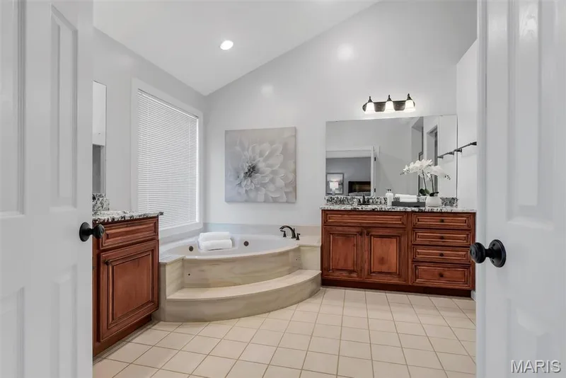 1415 Haarman Oak Drive, Chesterfield, MO 63005 — listing photo 26 of 68