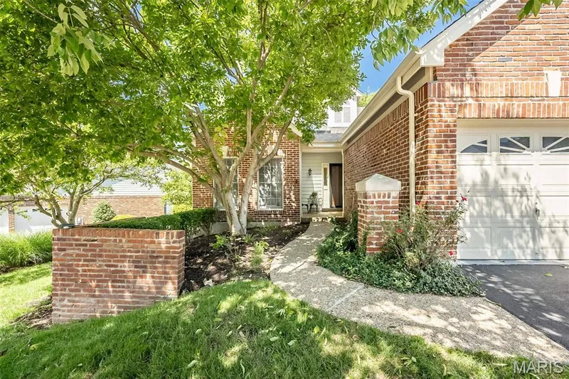 14143 Woods Mill Cove Drive, Chesterfield, MO 63017 — listing photo 3 of 51