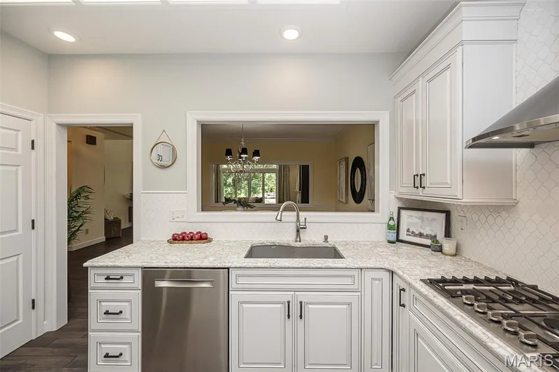 14143 Woods Mill Cove Drive, Chesterfield, MO 63017 — listing photo 20 of 51