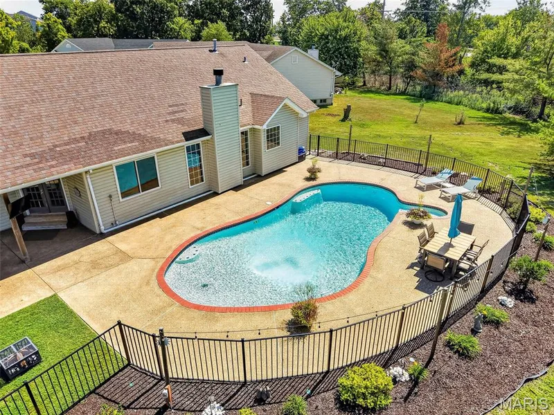 Gradual depth transition pool — 1509 Langrove Drive, O'Fallon, MO 63368