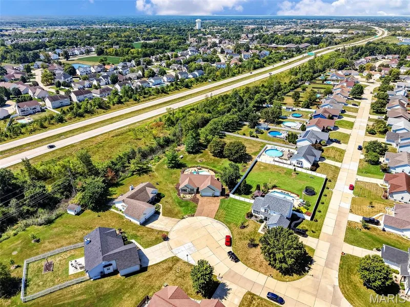Convenient location in O'Fallon — 1509 Langrove Drive, O'Fallon, MO 63368