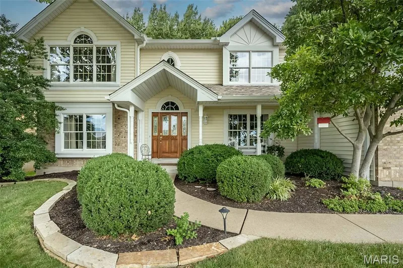Front exterior — 1551 Country Bend Drive, St Charles, MO 63303