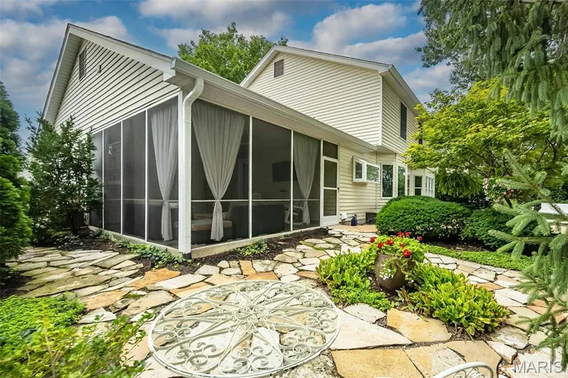 Screened-in porch with multiple windows — 1551 Country Bend Drive, St Charles, MO 63303
