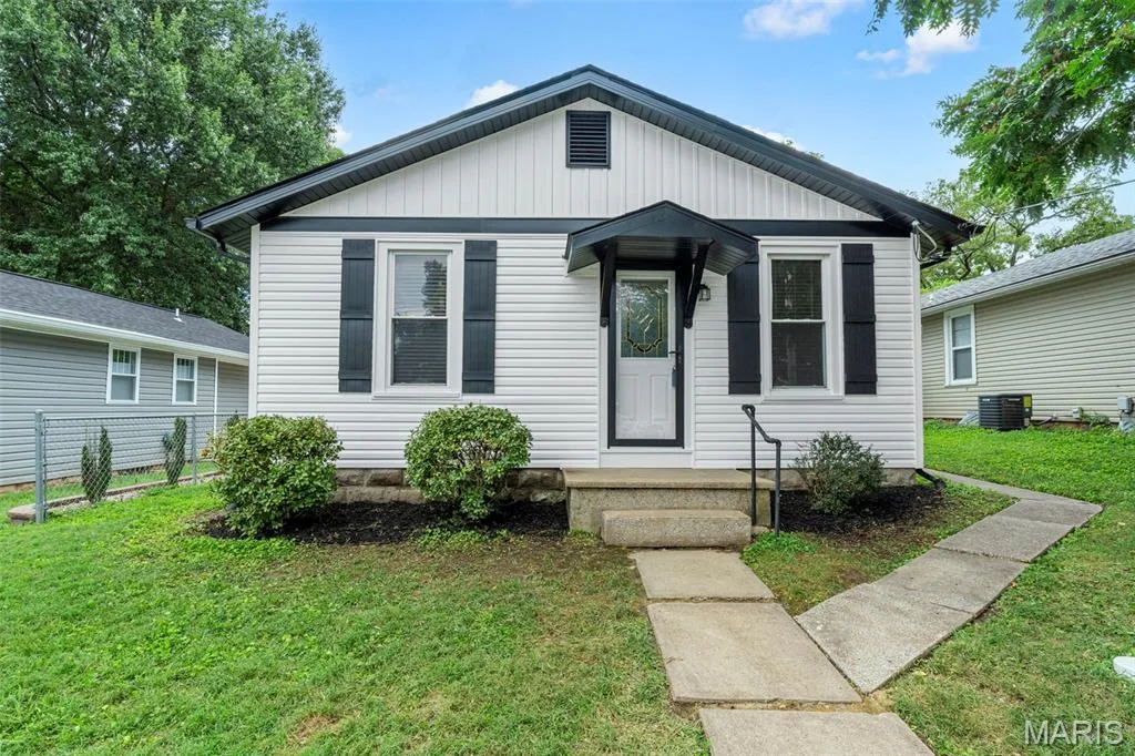 1128 Hall Street, St Charles, MO 63301 — listing photo 1 of 25