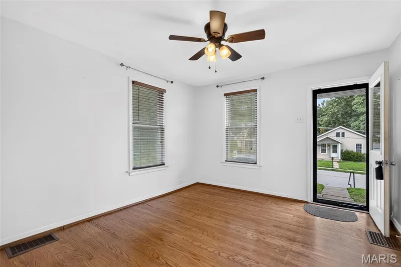 1128 Hall Street, St Charles, MO 63301 — listing photo 4 of 25