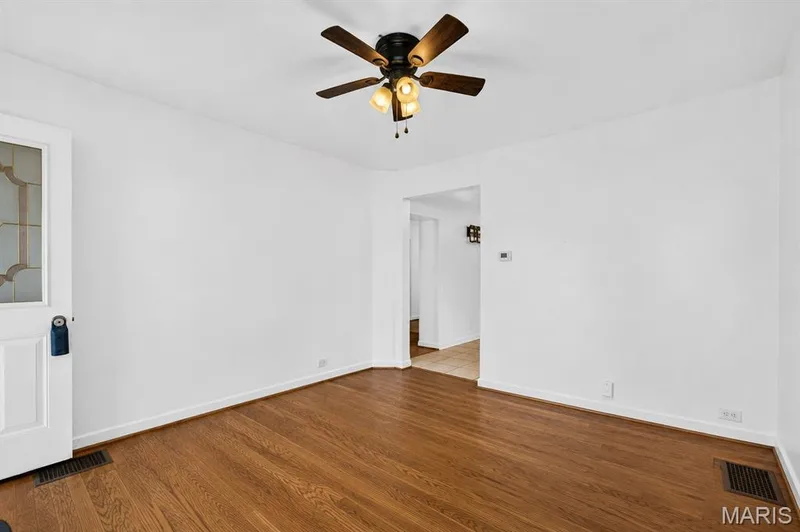 1128 Hall Street, St Charles, MO 63301 — listing photo 5 of 25