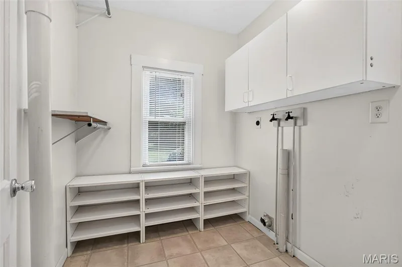 1128 Hall Street, St Charles, MO 63301 — listing photo 11 of 25
