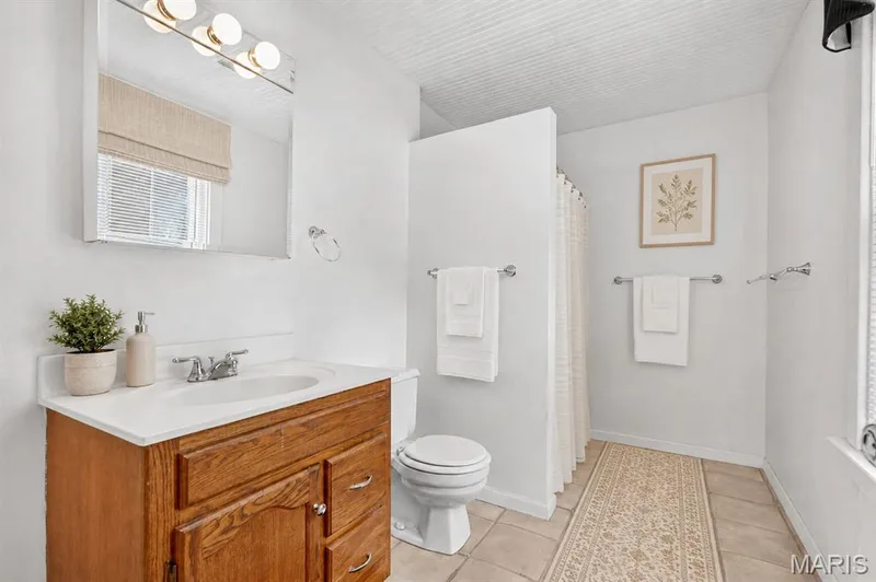 1128 Hall Street, St Charles, MO 63301 — listing photo 12 of 25