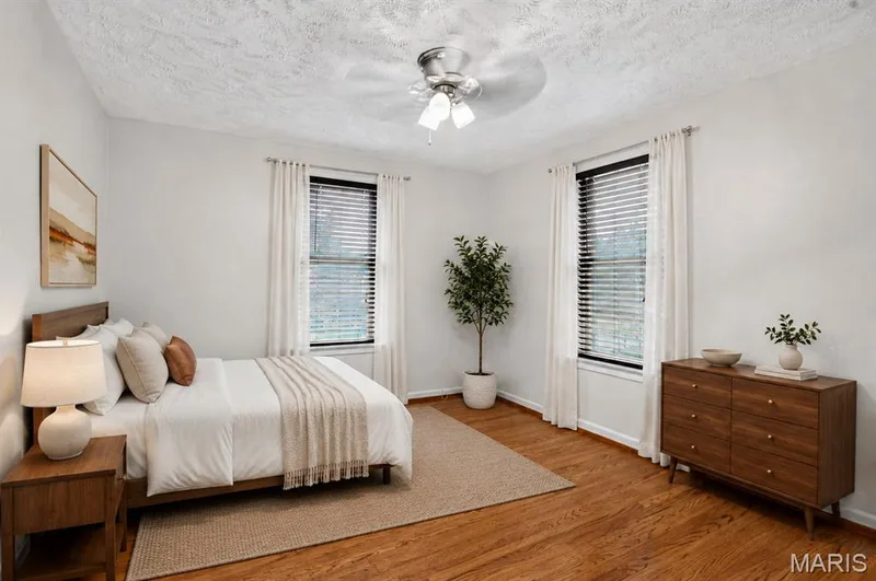 1128 Hall Street, St Charles, MO 63301 — listing photo 15 of 25