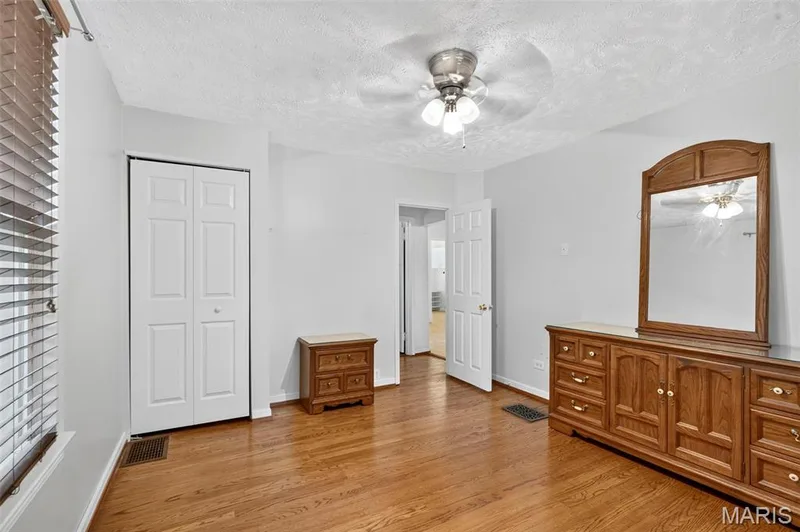 1128 Hall Street, St Charles, MO 63301 — listing photo 17 of 25