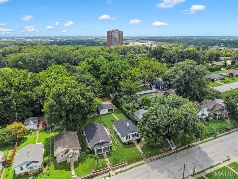 1128 Hall Street, St Charles, MO 63301 — listing photo 24 of 25