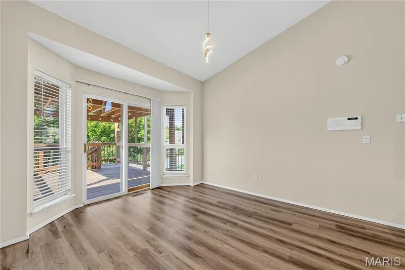 Vaulted ceiling with an attached pendant light — 934 Annabrook Park Drive, O'Fallon, MO 63366
