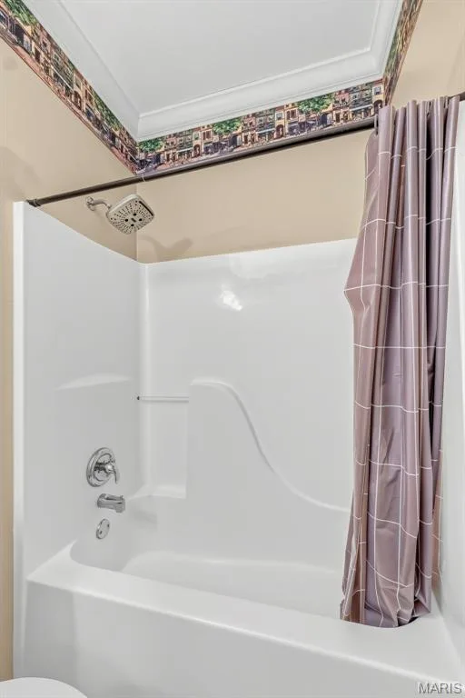 White fiberglass tub and shower combination with a chrome shower head and faucet — 934 Annabrook Park Drive, O'Fallon, MO 63366