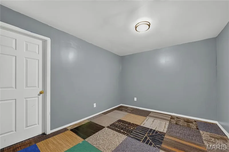 Recessed ceiling light fixture, paneled interior door, and multi-patterned carpeted flooring — 934 Annabrook Park Drive, O'Fallon, MO 63366
