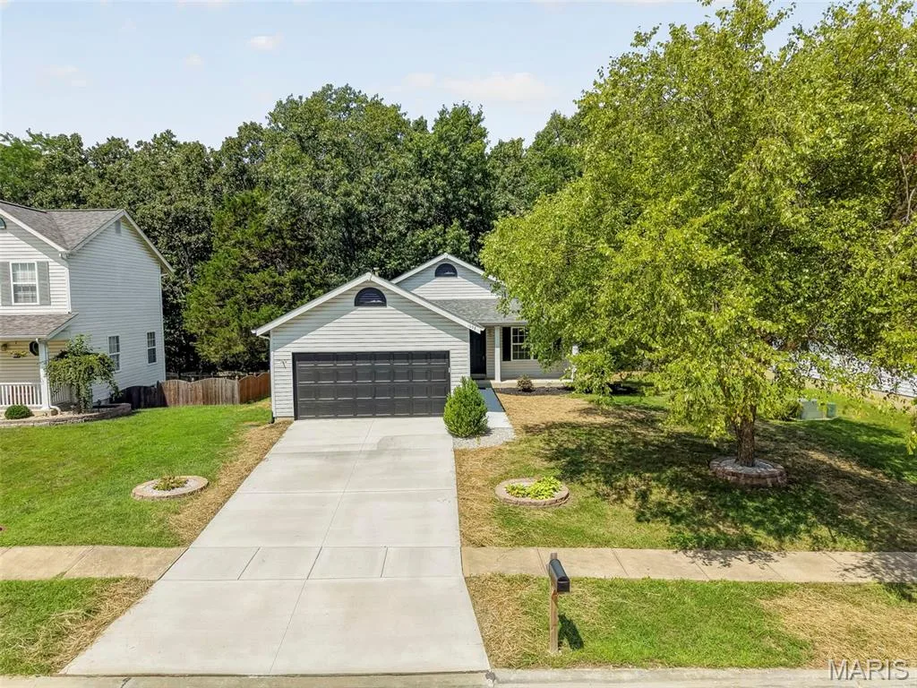 Updated home backing to trees. — 1035 Providence Pointe Drive, Wentzville, MO 63385