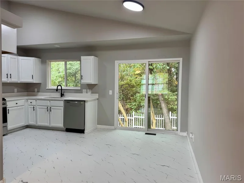 1035 Providence Pointe Drive, Wentzville, MO 63385 — listing photo 11 of 42