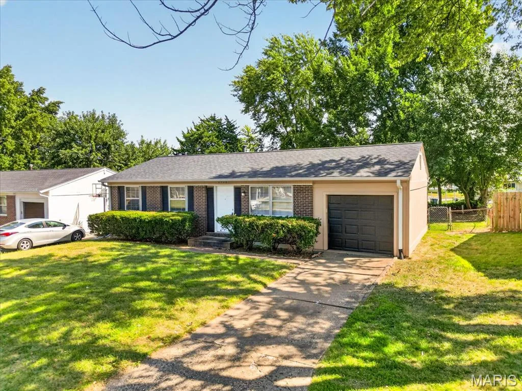 Welcome to 2428 Golfwayin the St. Charles West School District — 2428 Golfway Drive, St Charles, MO 63301