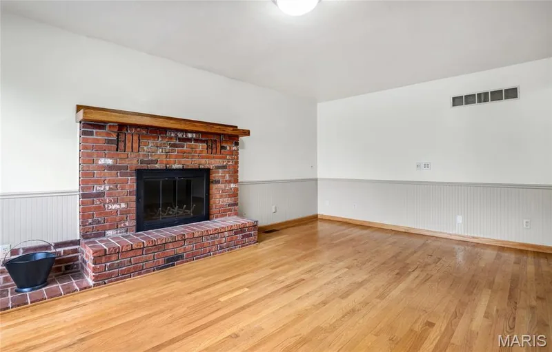 1401 Tamarack Drive, St Charles, MO 63301 — listing photo 11 of 30