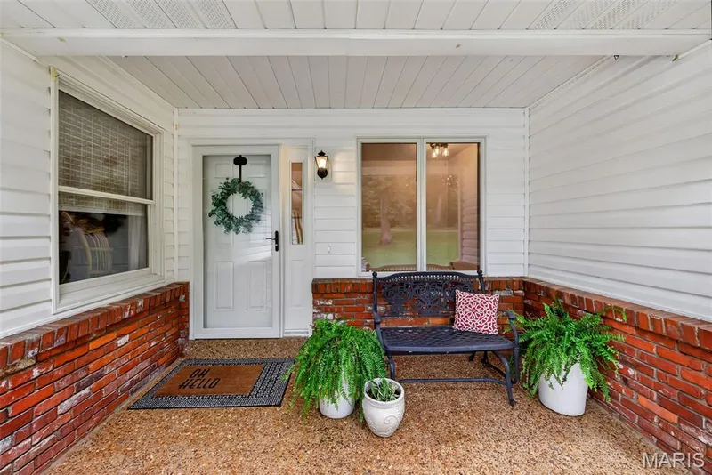 29 Greenview Drive, Defiance, MO 63341 — listing photo 2 of 70