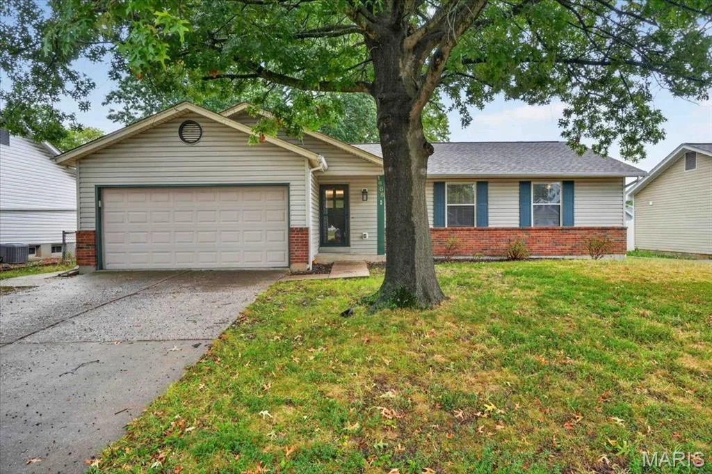 Welcome to 1688 Knightwood located in O'Fallon Mo and the — 1688 Knightwood Lane, O'Fallon, MO 63366