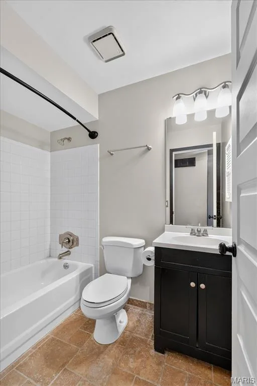 Updated hall bath. — 1688 Knightwood Lane, O'Fallon, MO 63366