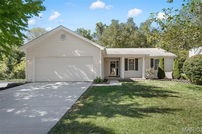 226 Barrington Drive, St Peters, MO β listing photo 1