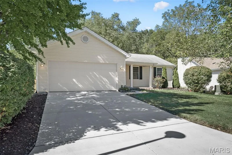 226 Barrington Drive, St Peters, MO 63376 — listing photo 3 of 31